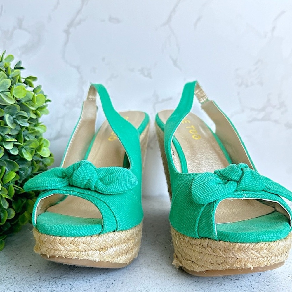 “Me Too” vintage Heels Kelly  green open toe wedges